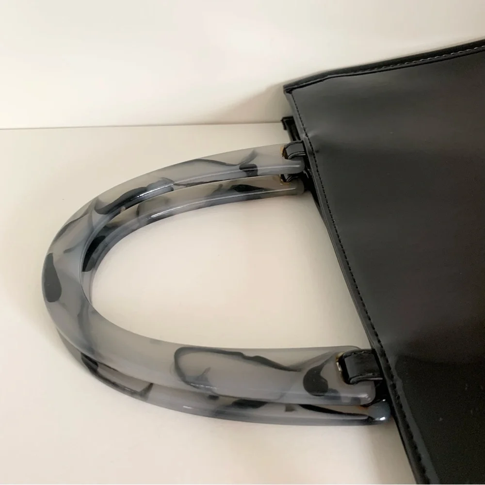 Hold NWOT Neiman Marcus black patent marble handle modern bag